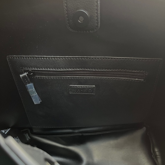 NA-KD Buckle Totebag Black Magnetic Snap closure Zip Pocket inside - Picture 4 of 8